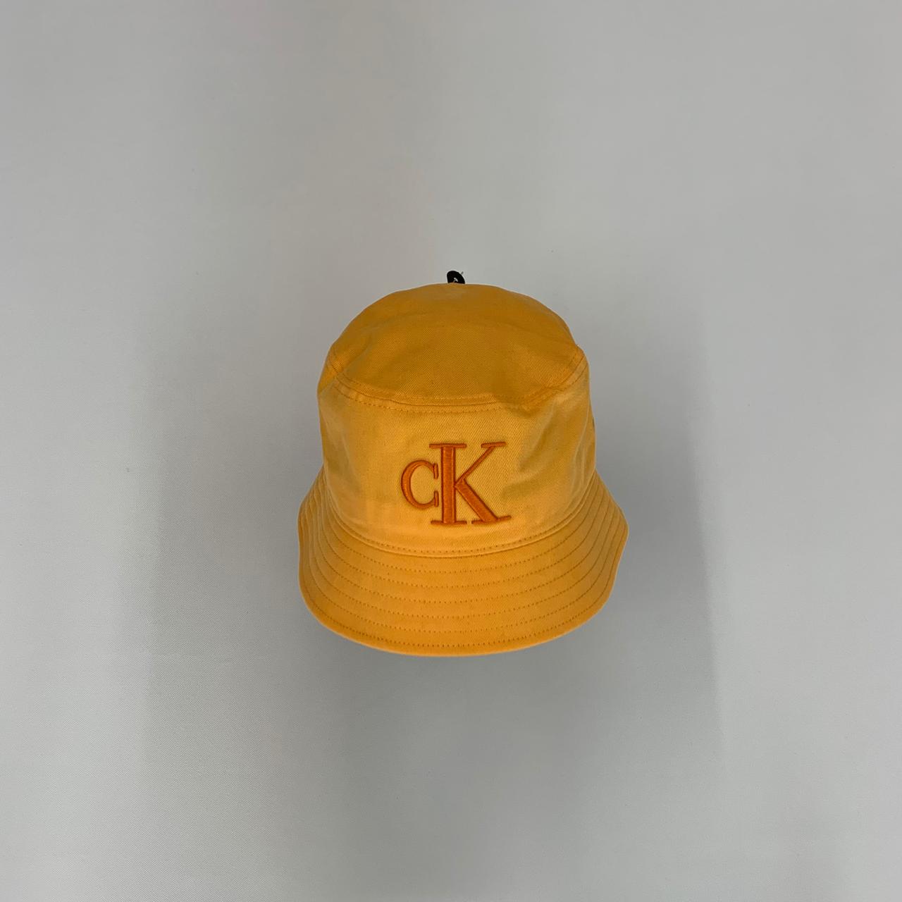BUCKET HAT CALVIN KLEIN  COLOR NARANJA