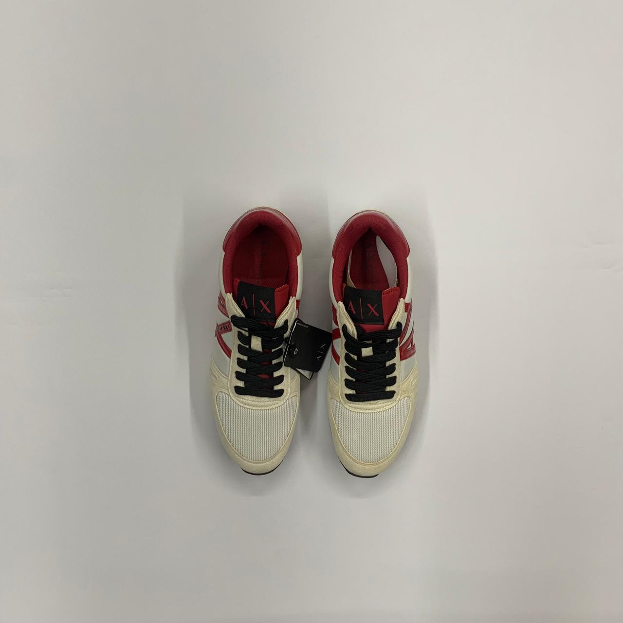 TENIS ARMANI EXCHANGE COLOR BLANCO CON ROJO